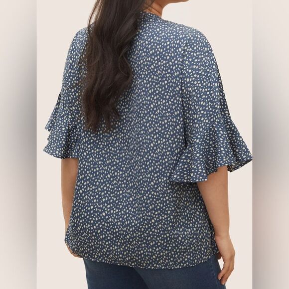 BLOOM CHIC LEOPARD PRINT VNECK RUFFLE SLEEVE BOUSE BLUE AND WHITE SIZE  18-20 - Picture 10 of 13